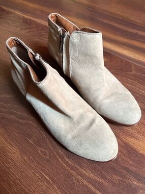 SAM EDELMAN Petty Ankle Booties Size 6